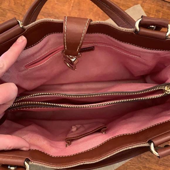 Beautiful Dooney and Bourke Satchel Bag - Picture 8 of 12